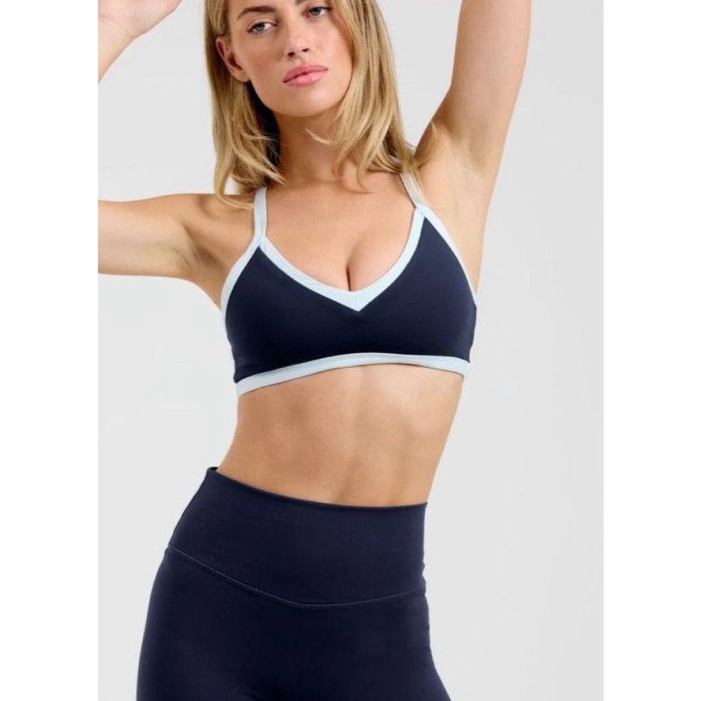Form v neck reversible bra
